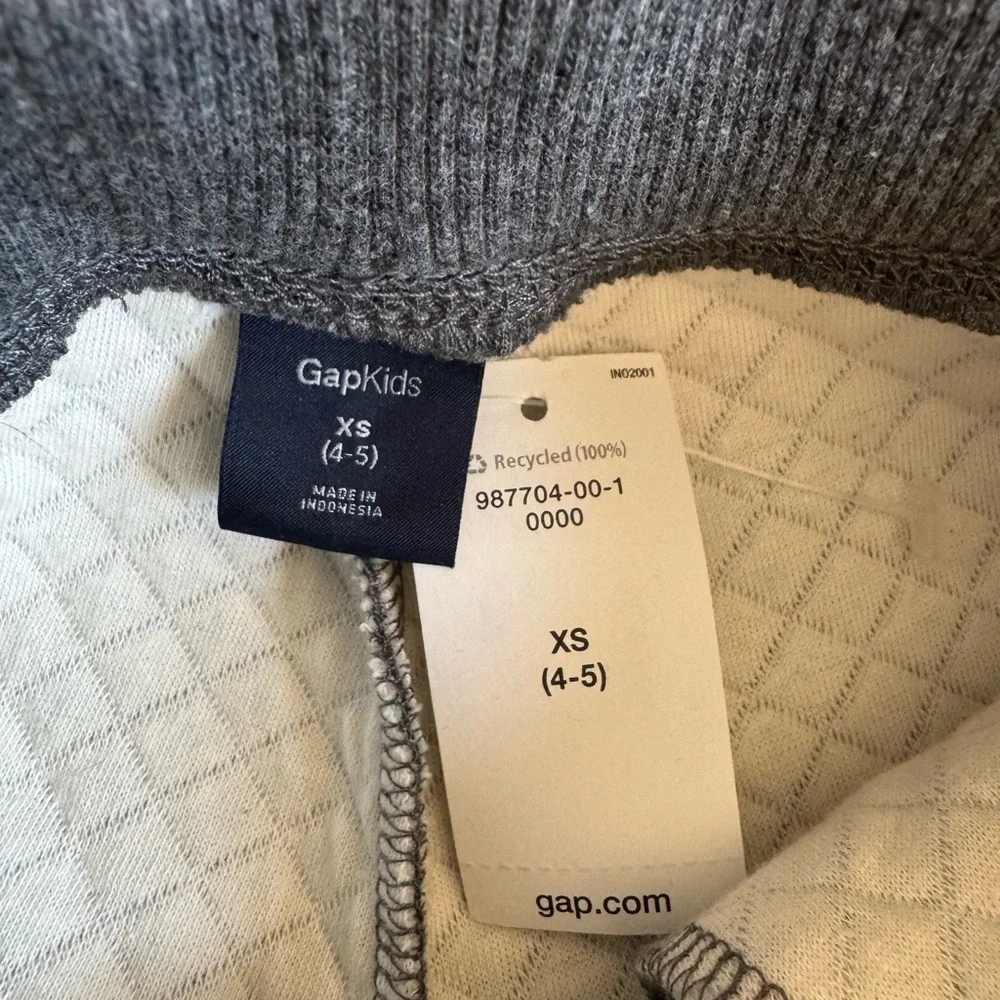 Gap kids gray quilted joggers. Girls size XS